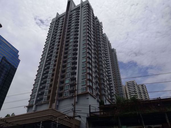 0042191_w_circle-condominium_600.jpeg